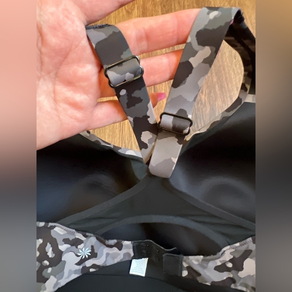 NEW Athleta Advance Sports Bra Gray Black Camo 40D - Picture 4 of 9